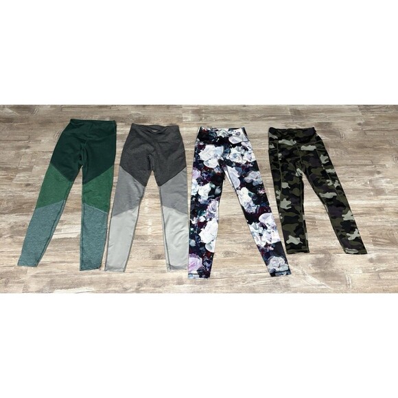 Lot Of 4 Women’s Compression Leggings Activewear Workout Old Navy Reebok Small - Picture 2 of 2